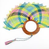 Abanico jipijapa grande multicolor con madera de tzalam Abanico jipijapa grande multicolor con madera de tzalam