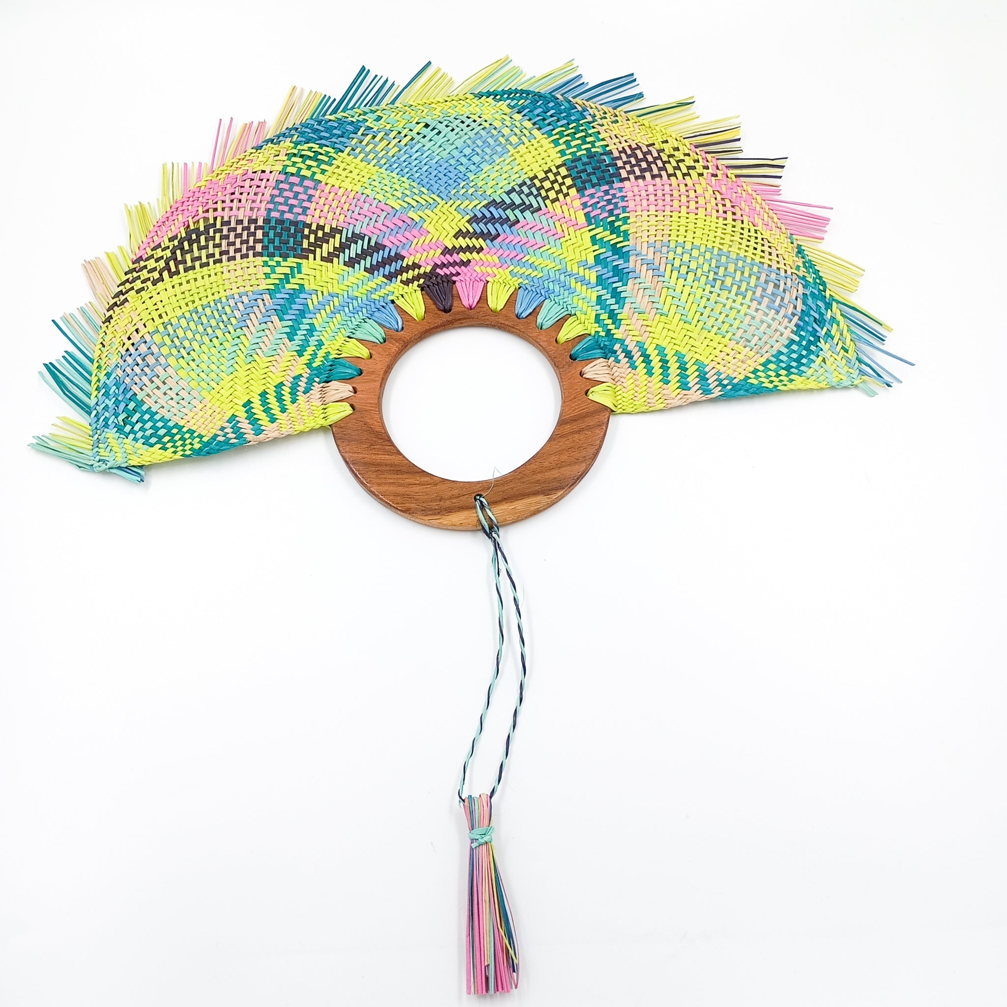 Abanico jipijapa grande multicolor con madera de tzalam Abanico jipijapa grande multicolor con madera de tzalam
