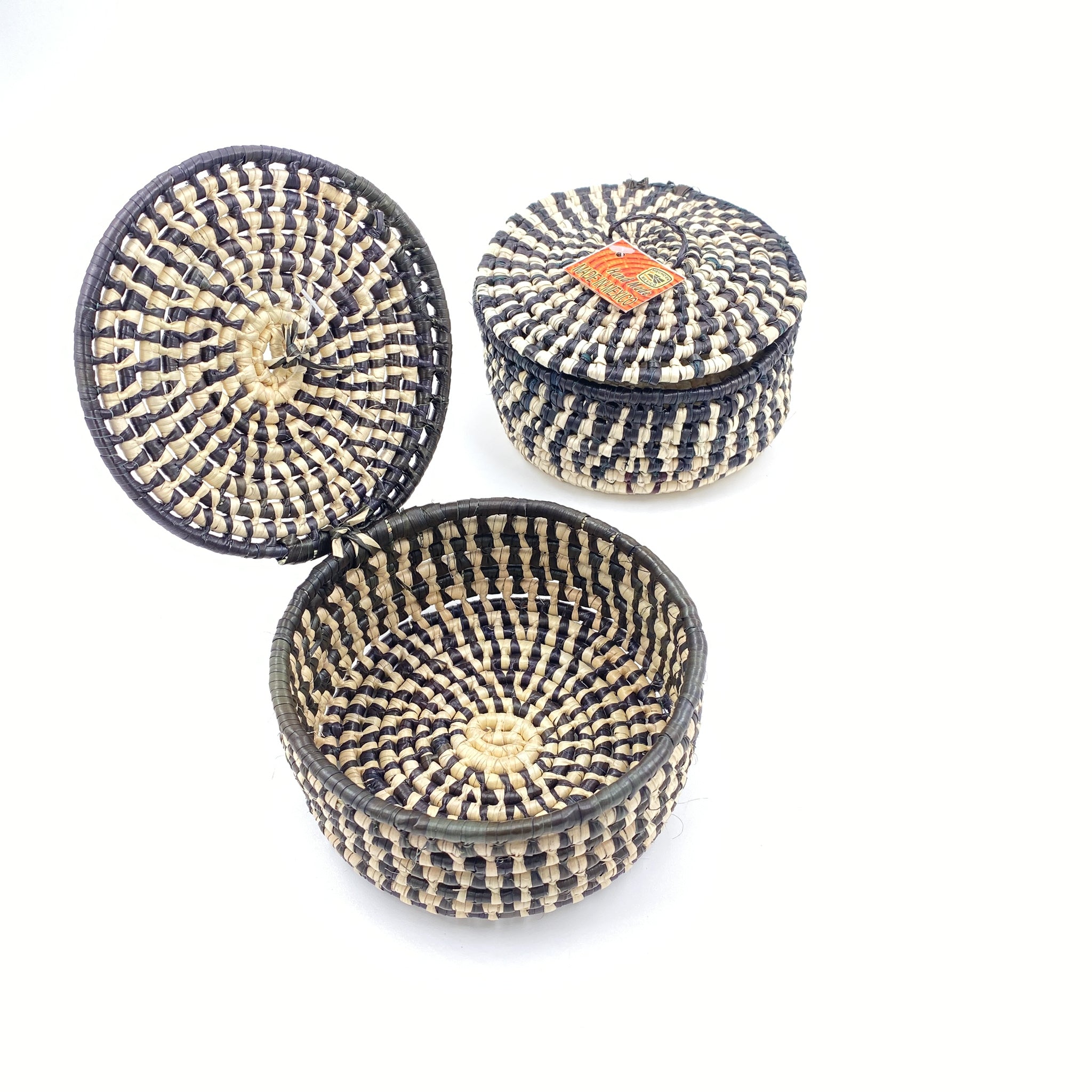 Alajeros tejidos a mano en palma Alajeros tejidos a mano en palma