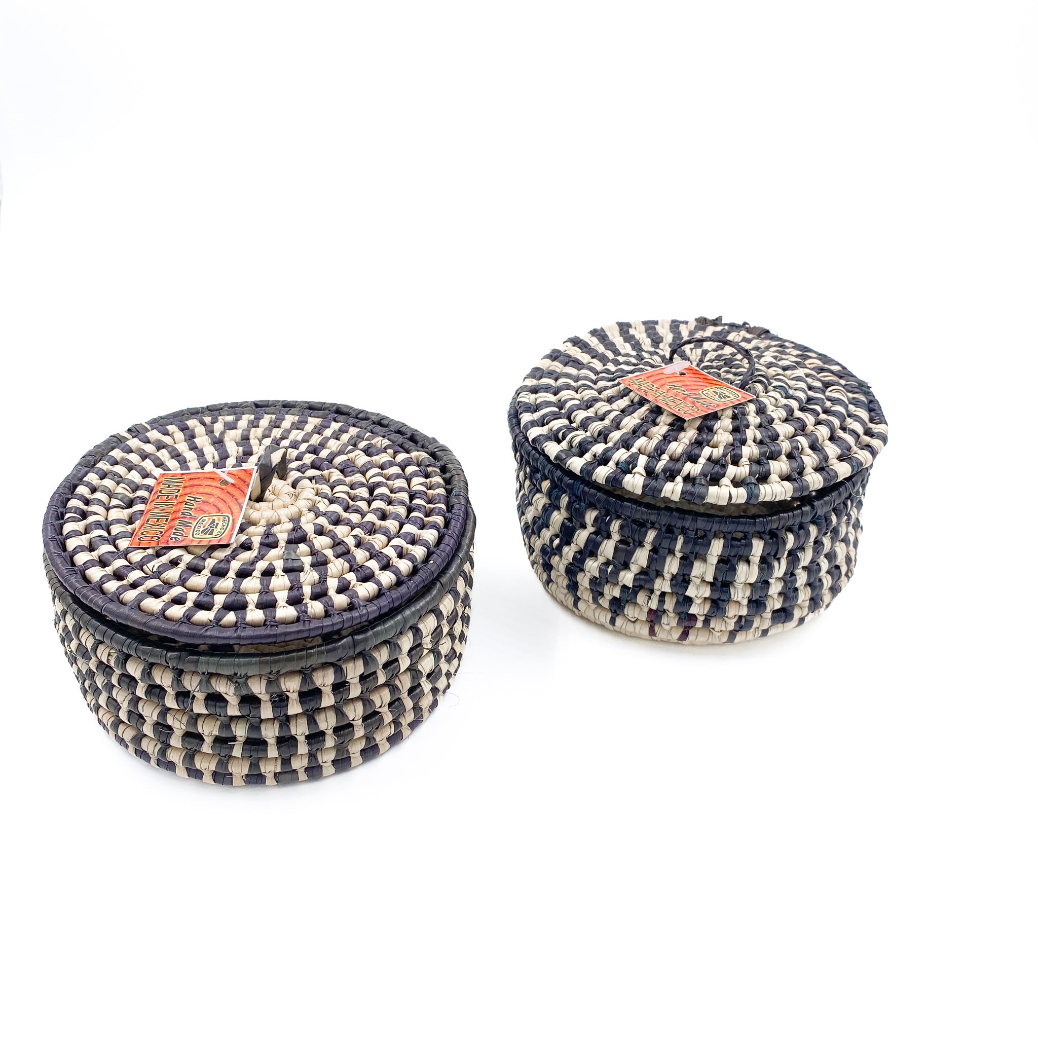 Alajeros tejidos a mano en palma Alajeros tejidos a mano en palma