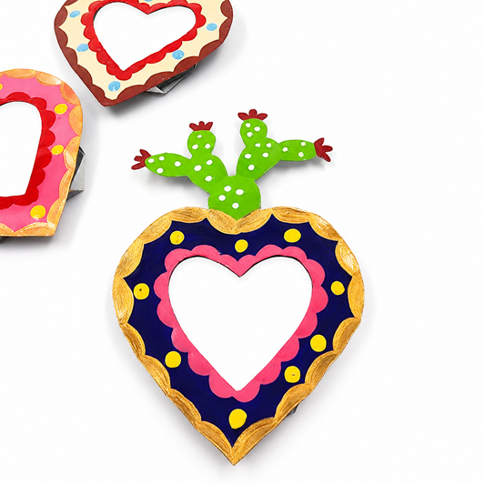 Corazón Milagrito con nopal y espejo de hojalata
