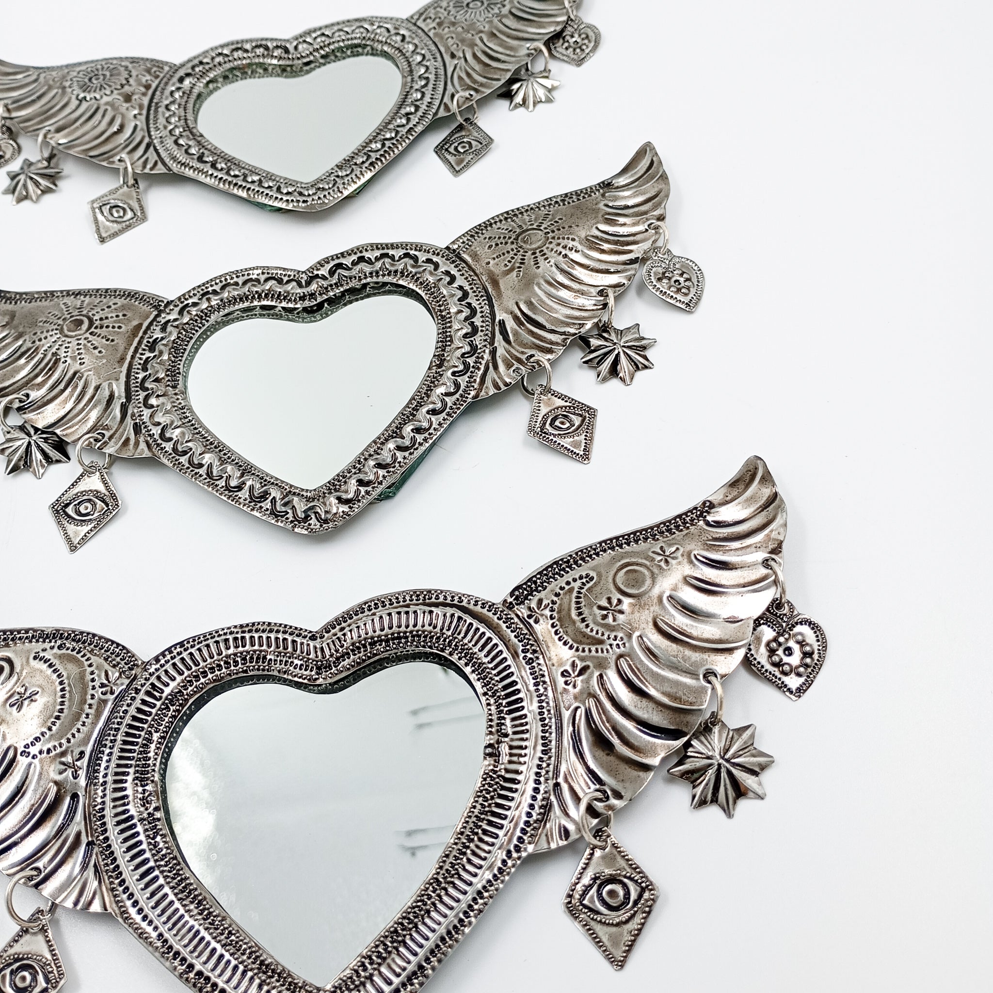 Corazón Milagritos con espejo en hojalata - oxidado Corazón Milagritos con espejo en hojalata - oxidado