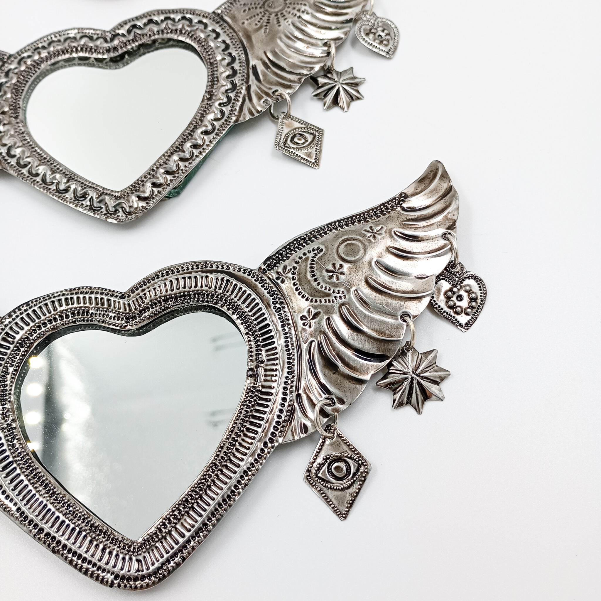 Corazón Milagritos con espejo en hojalata - oxidado Corazón Milagritos con espejo en hojalata - oxidado
