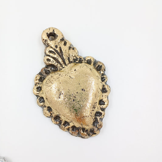 Corazón Milagrito fuego - acabado dorado y plateado