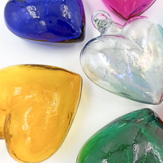Corazones de vidrio soplado