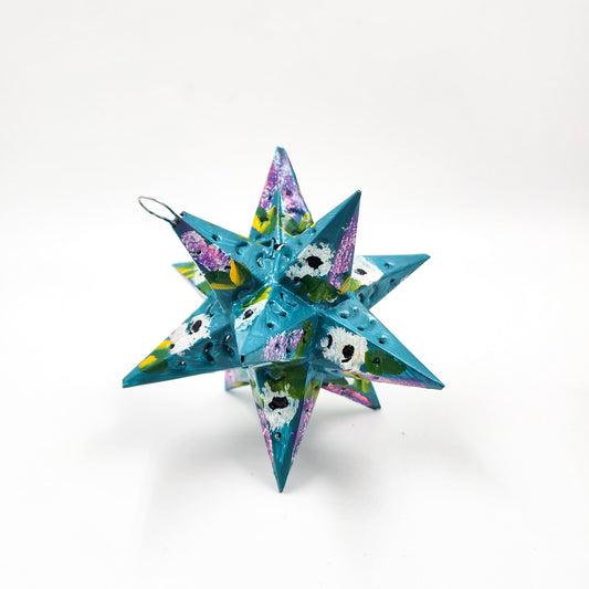 Estrella de hojalata decorada