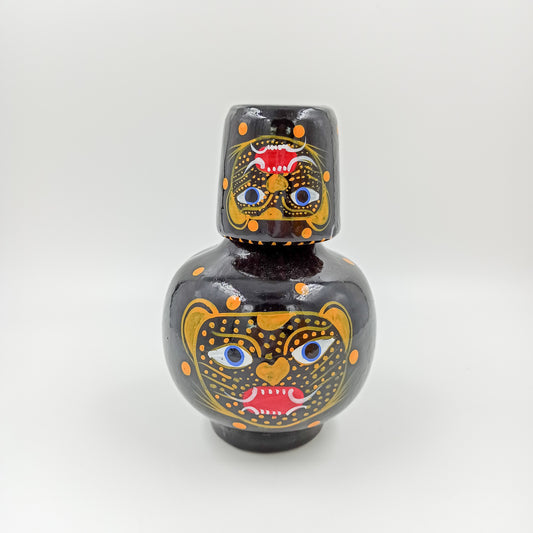 Jarras de barro con diseño de jaguar