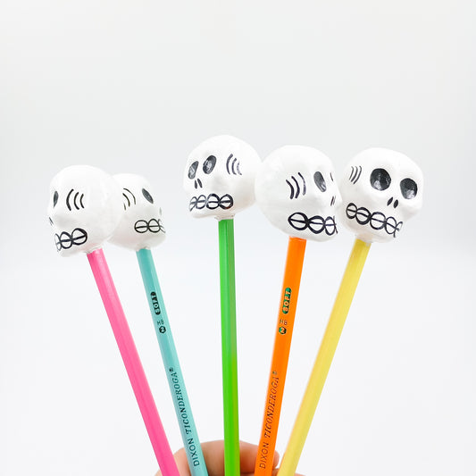 Lápices con figuras de cartón