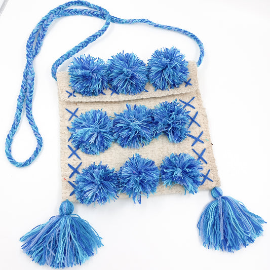 Morralito de lana natural con pompones