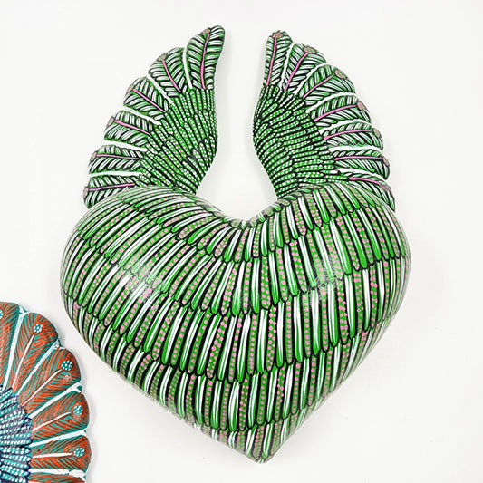 Corazones con alas artesanales de barro