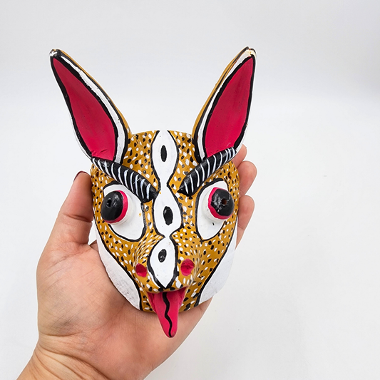 Máscara artesanal de barro - tradición Ocumicho