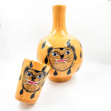 Jarra grande de barro con diseño de jaguar