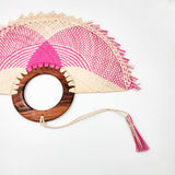 Abanico jipijapa grande color natural y rosa con mango de madera