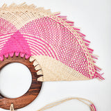 Abanico jipijapa grande color natural y rosa con mango de madera