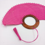 Abanico jipijapa grande color rosa con mango de madera