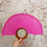 Abanico jipijapa grande color rosa con mango de madera