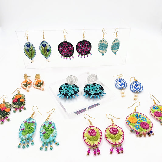 Aretes bordados a mano
