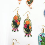 Aretes bordados a mano