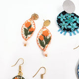 Aretes bordados a mano