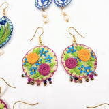 Aretes bordados a mano