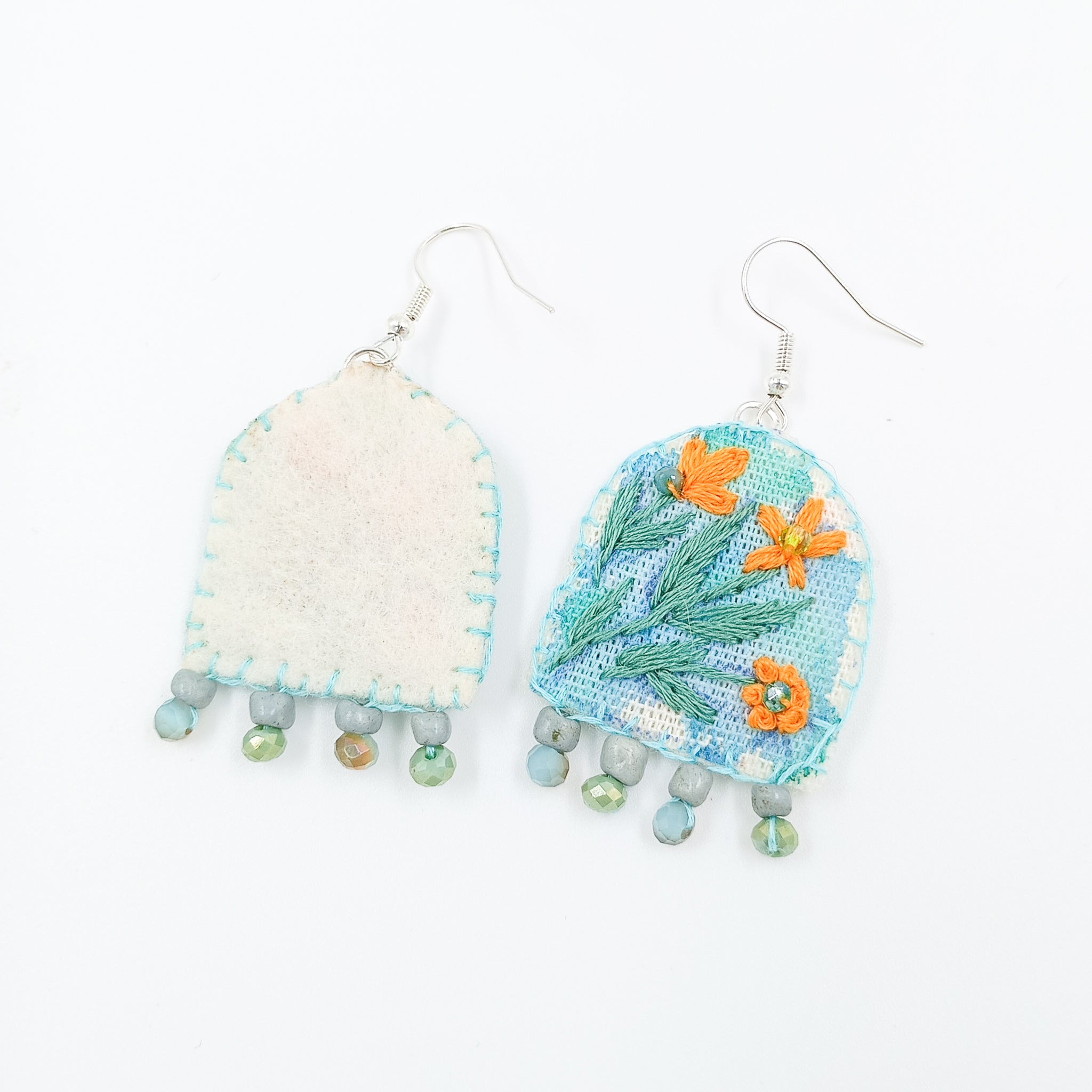 Aretes bordados a mano