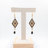 Aretes Huichol en forma de rombo