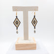 Aretes Huichol en forma de rombo