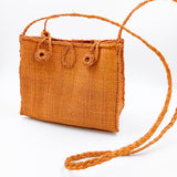 Bolsa artesanal de henequén color ocre hecha en Yucatán