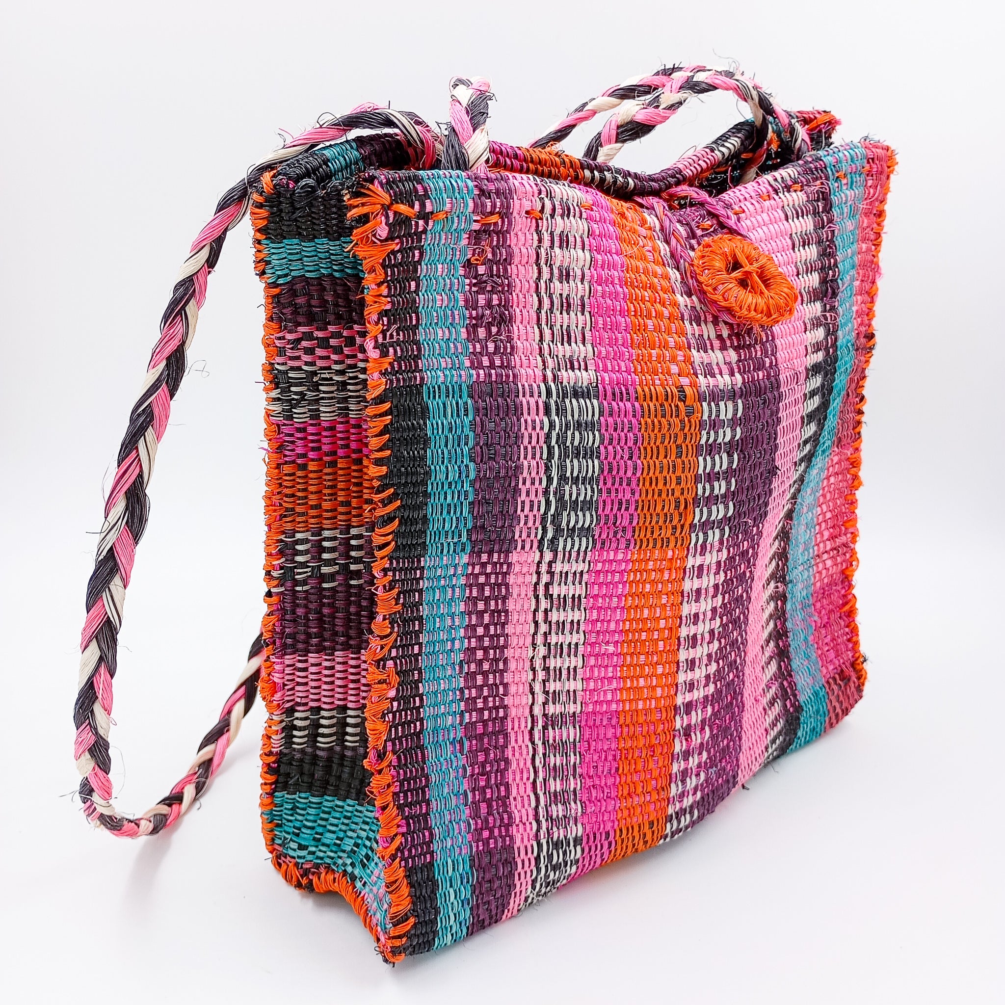 Bolsa artesanal de henequén hecha en Yucatán