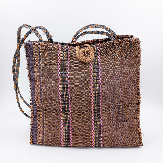 Bolsa artesanal de henequén hecha en Yucatán