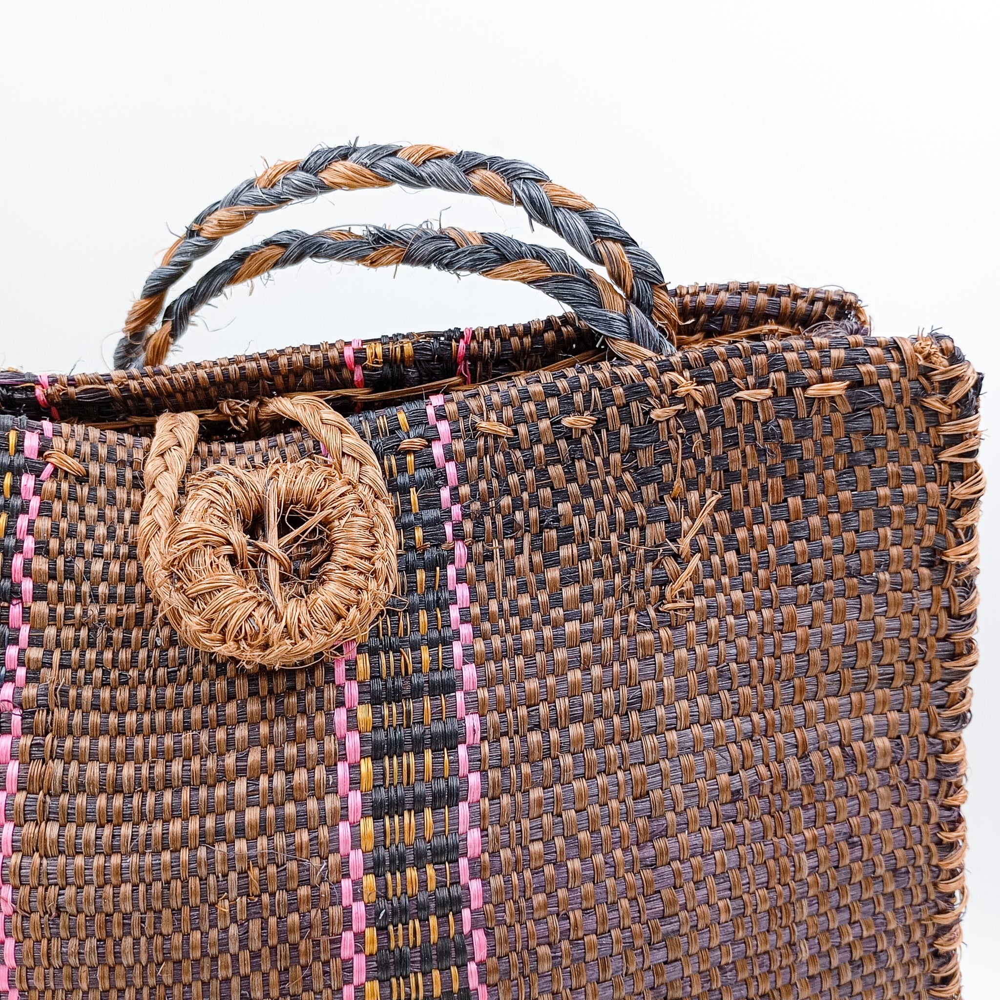 Bolsa artesanal de henequén hecha en Yucatán