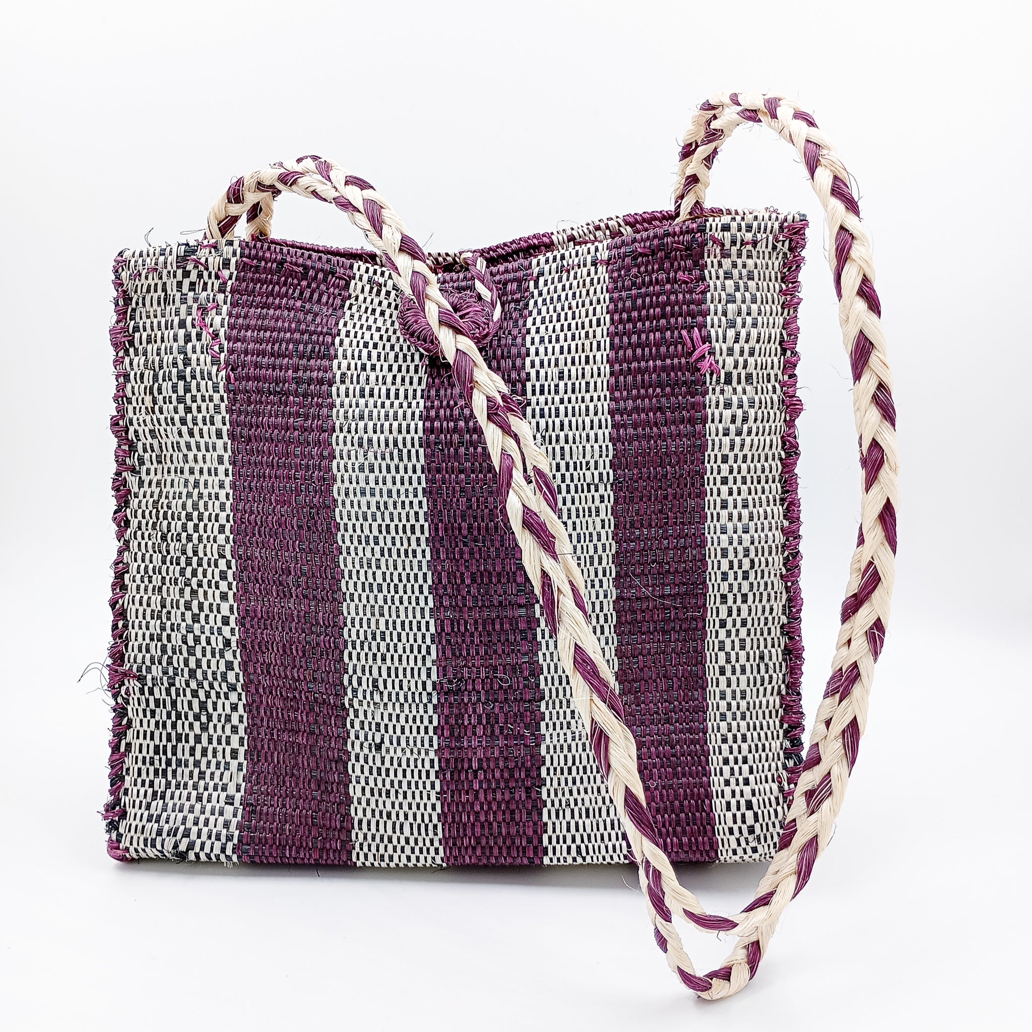 Bolsa artesanal de henequén hecha en Yucatán