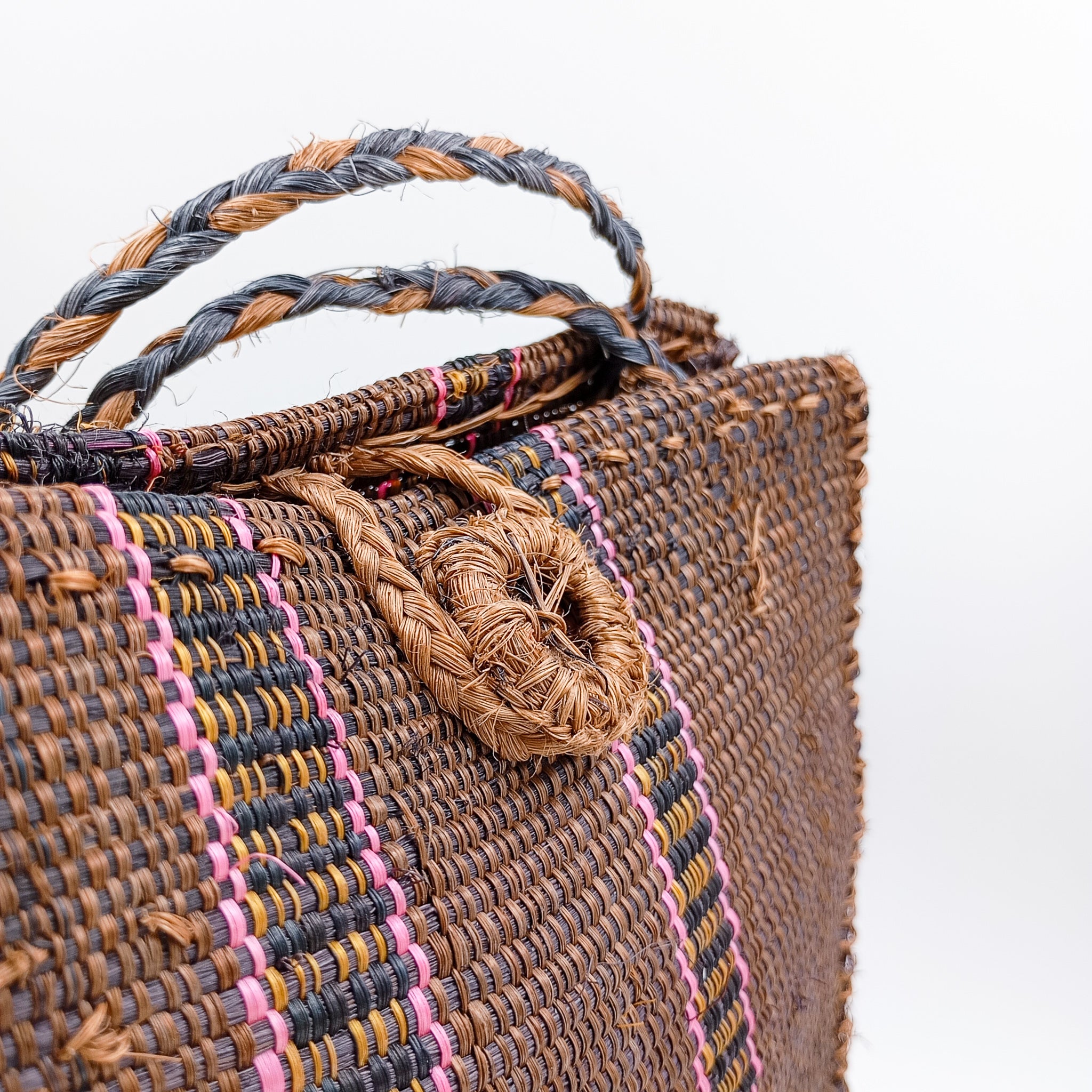 Bolsa artesanal de henequén hecha en Yucatán