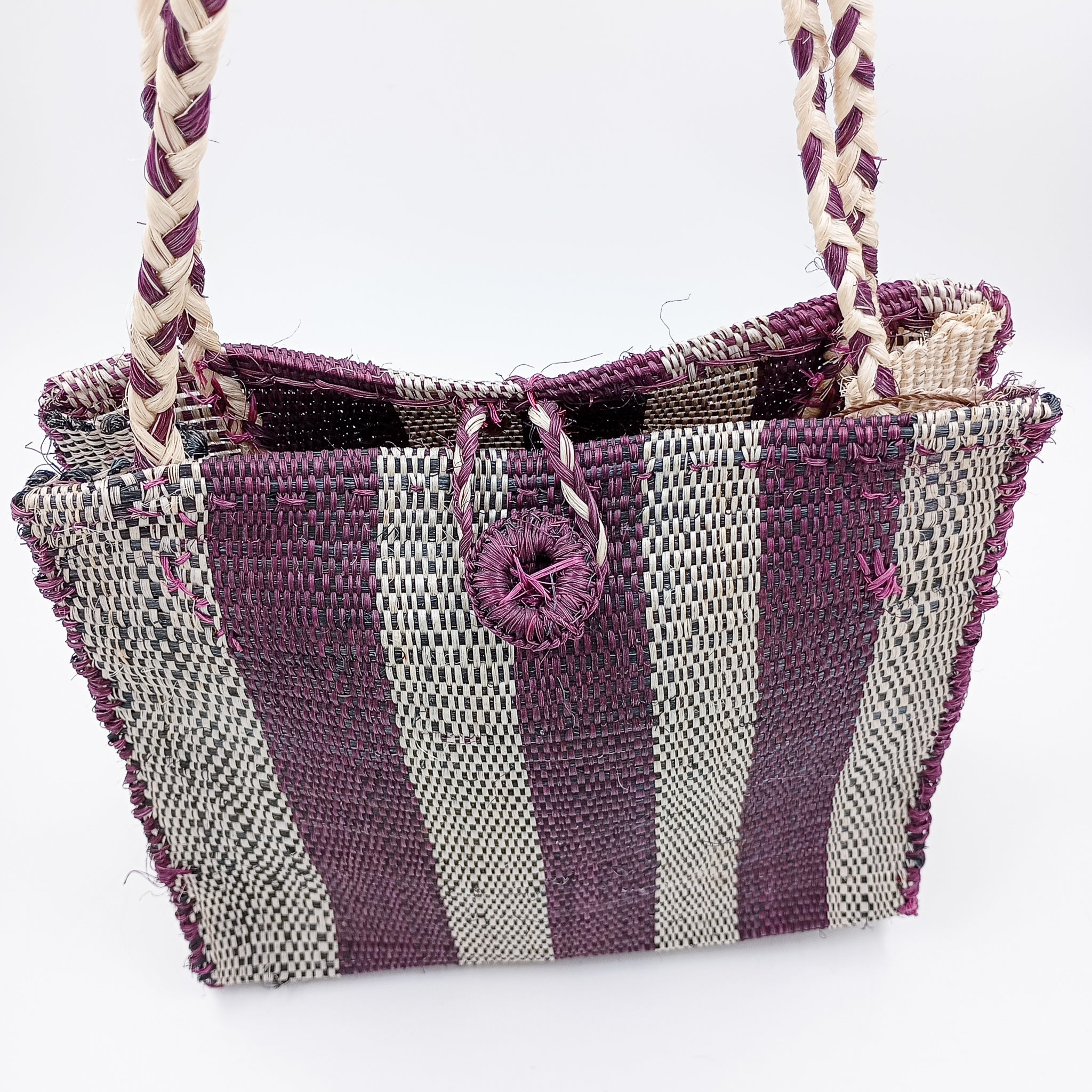 Bolsa artesanal de henequén hecha en Yucatán