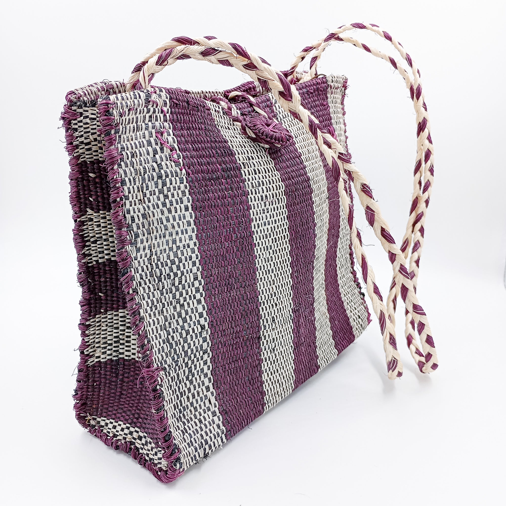 Bolsa artesanal de henequén hecha en Yucatán