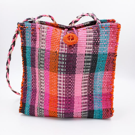 Bolsa artesanal de henequén hecha en Yucatán