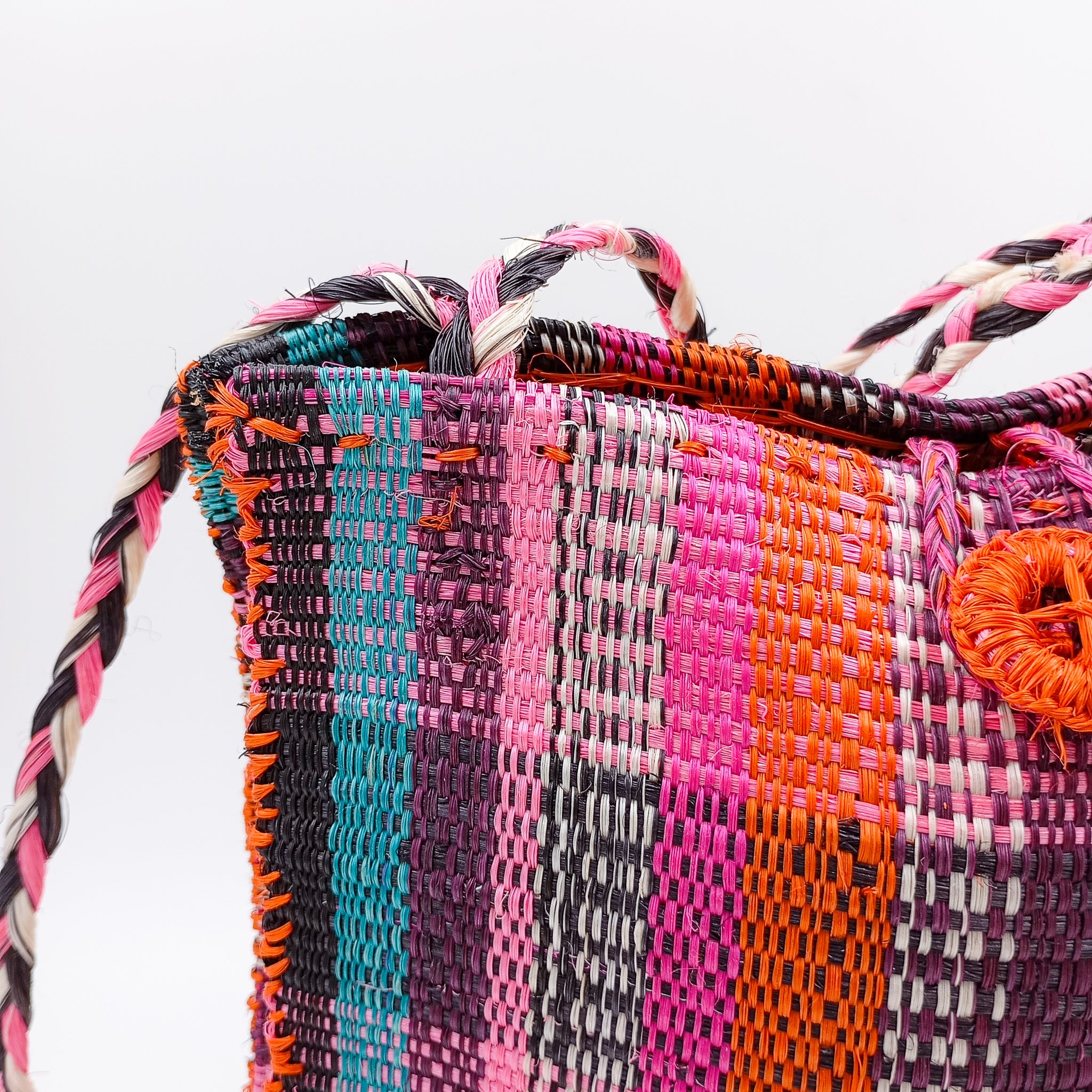 Bolsa artesanal de henequén hecha en Yucatán