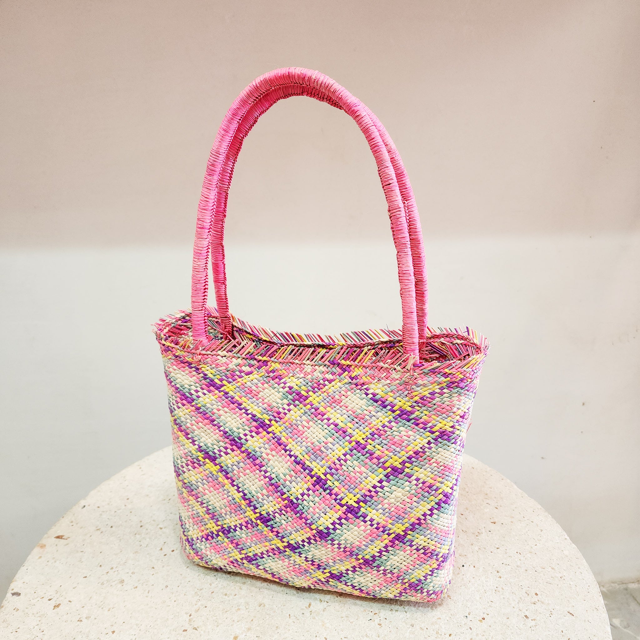 Bolsa Jipijapa cuadrada rosa con amarillo