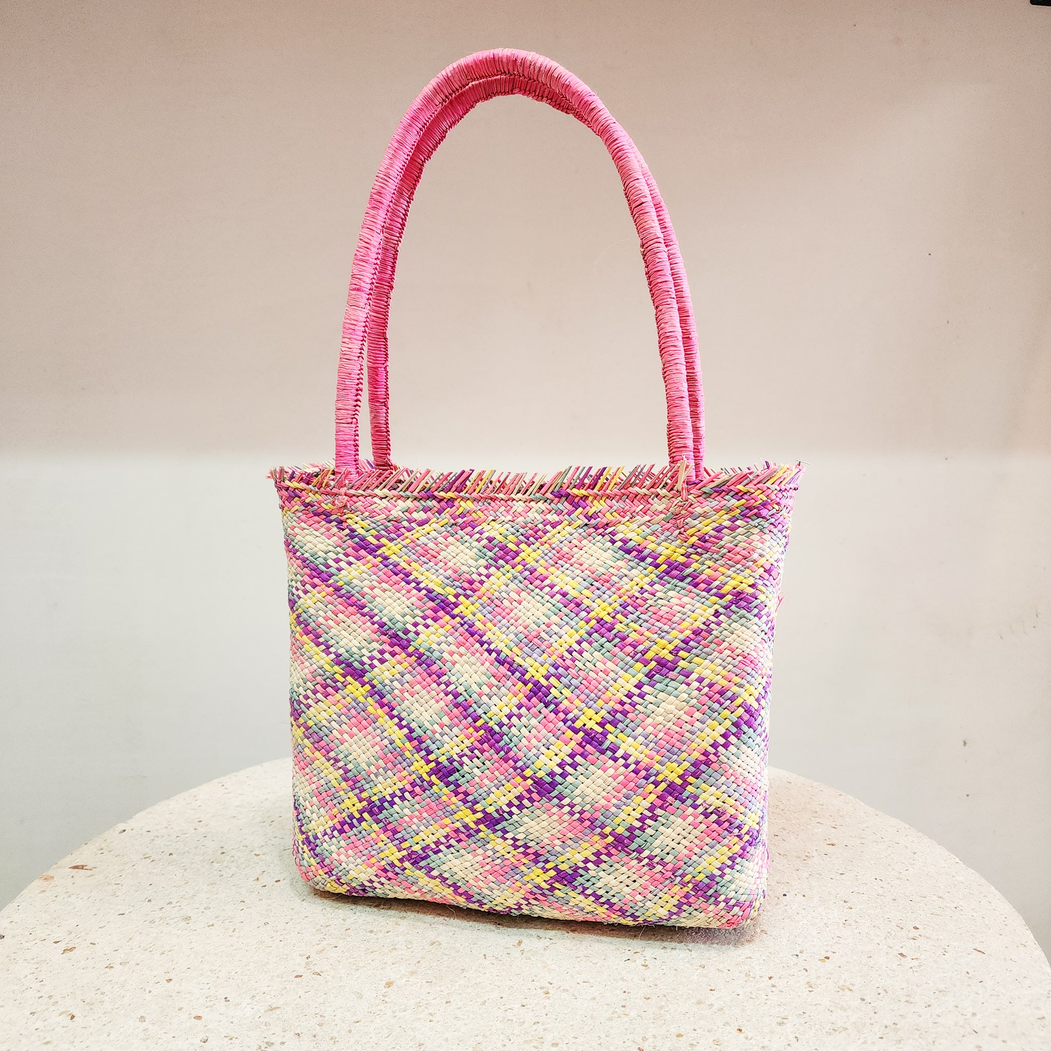 Bolsa Jipijapa cuadrada rosa con amarillo