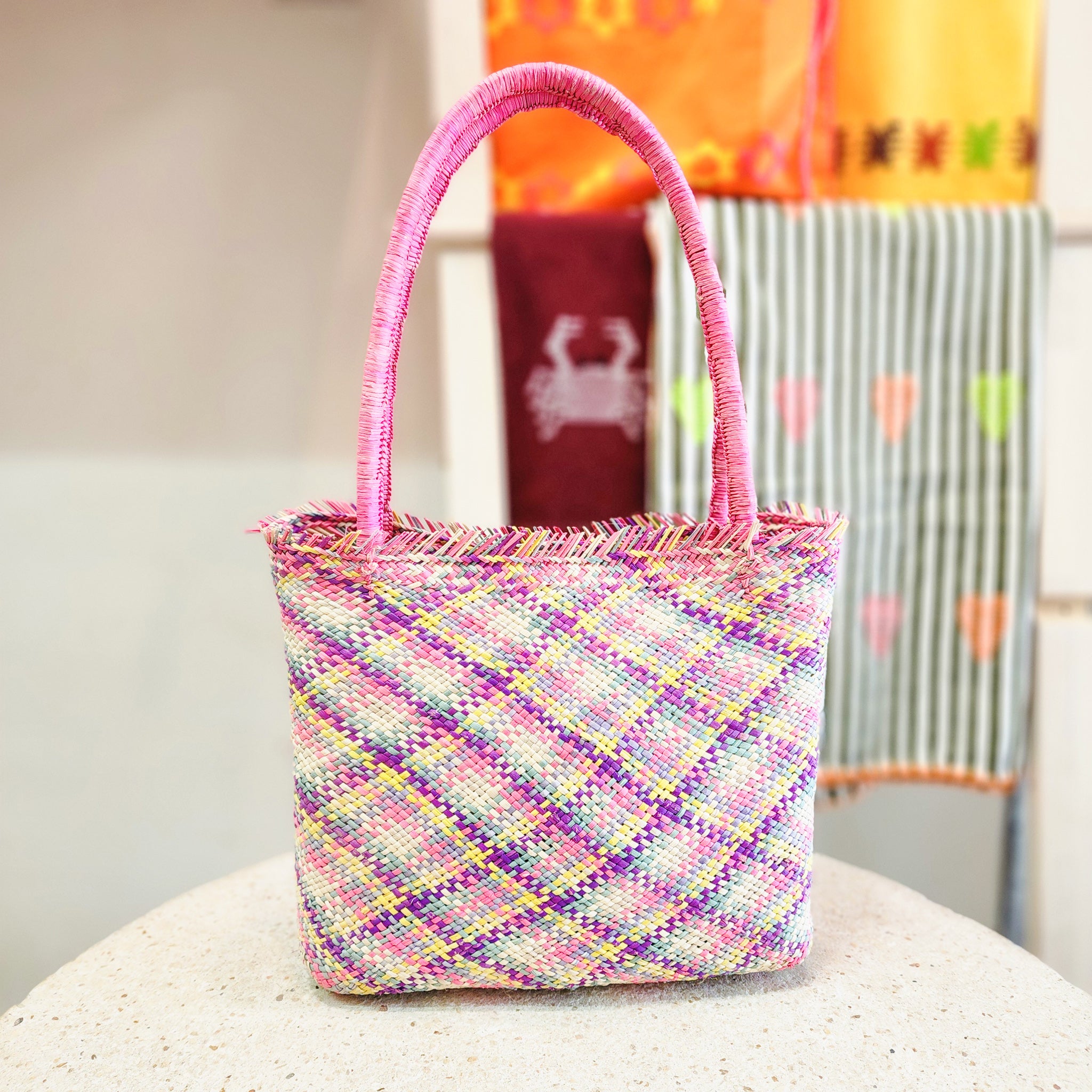 Bolsa Jipijapa cuadrada rosa con amarillo