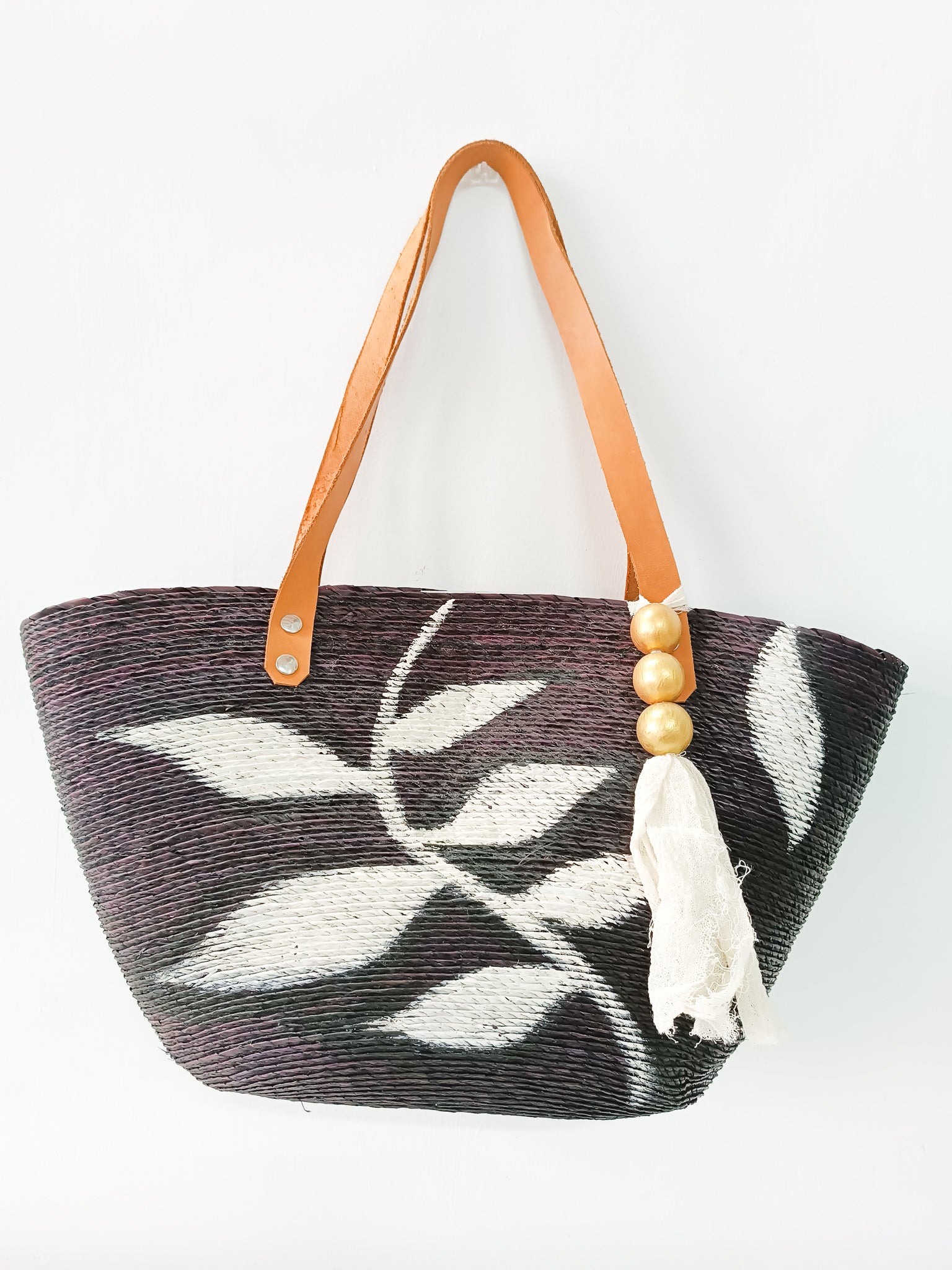 Black palm bag with leather handles