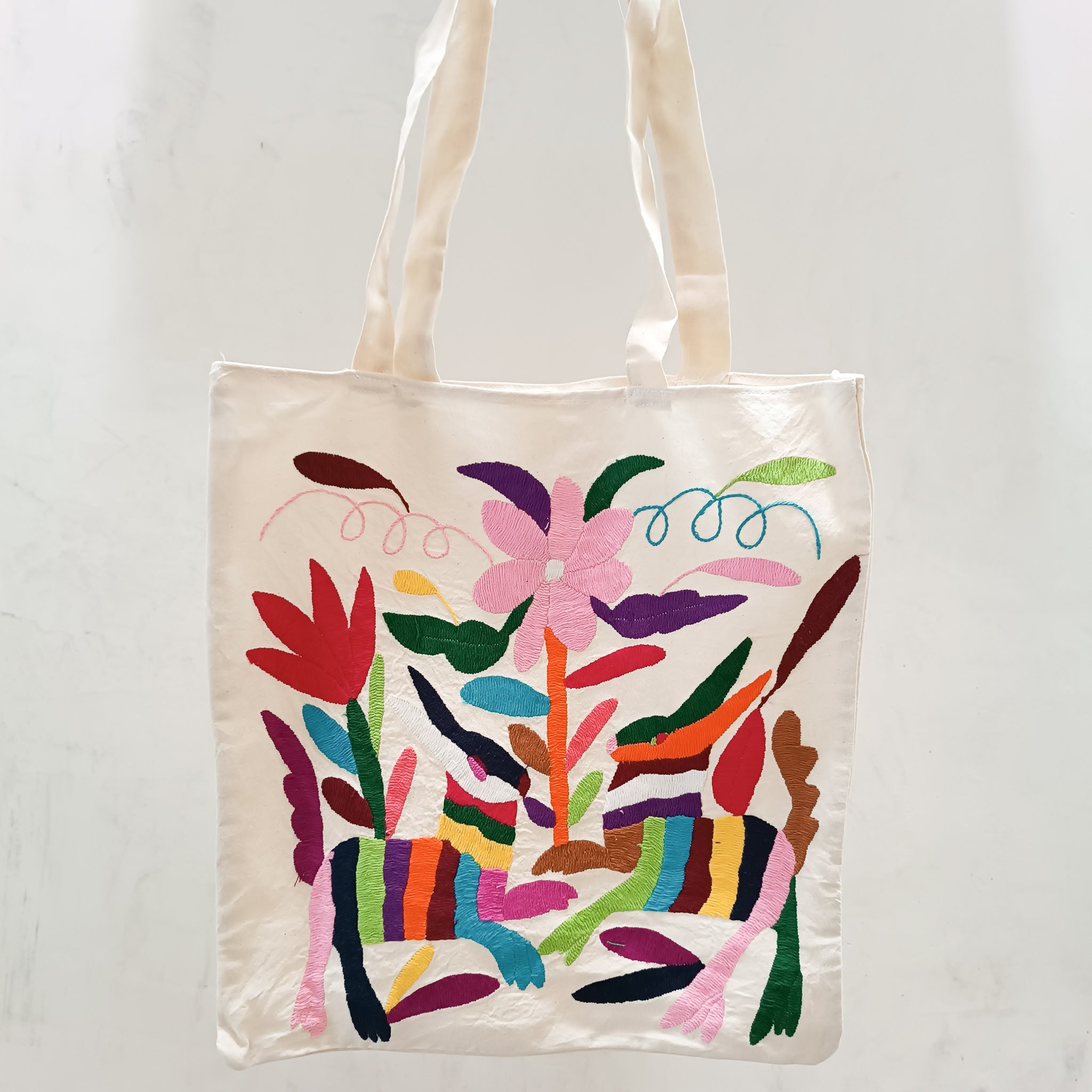 Tote bag with Otomí embroidery