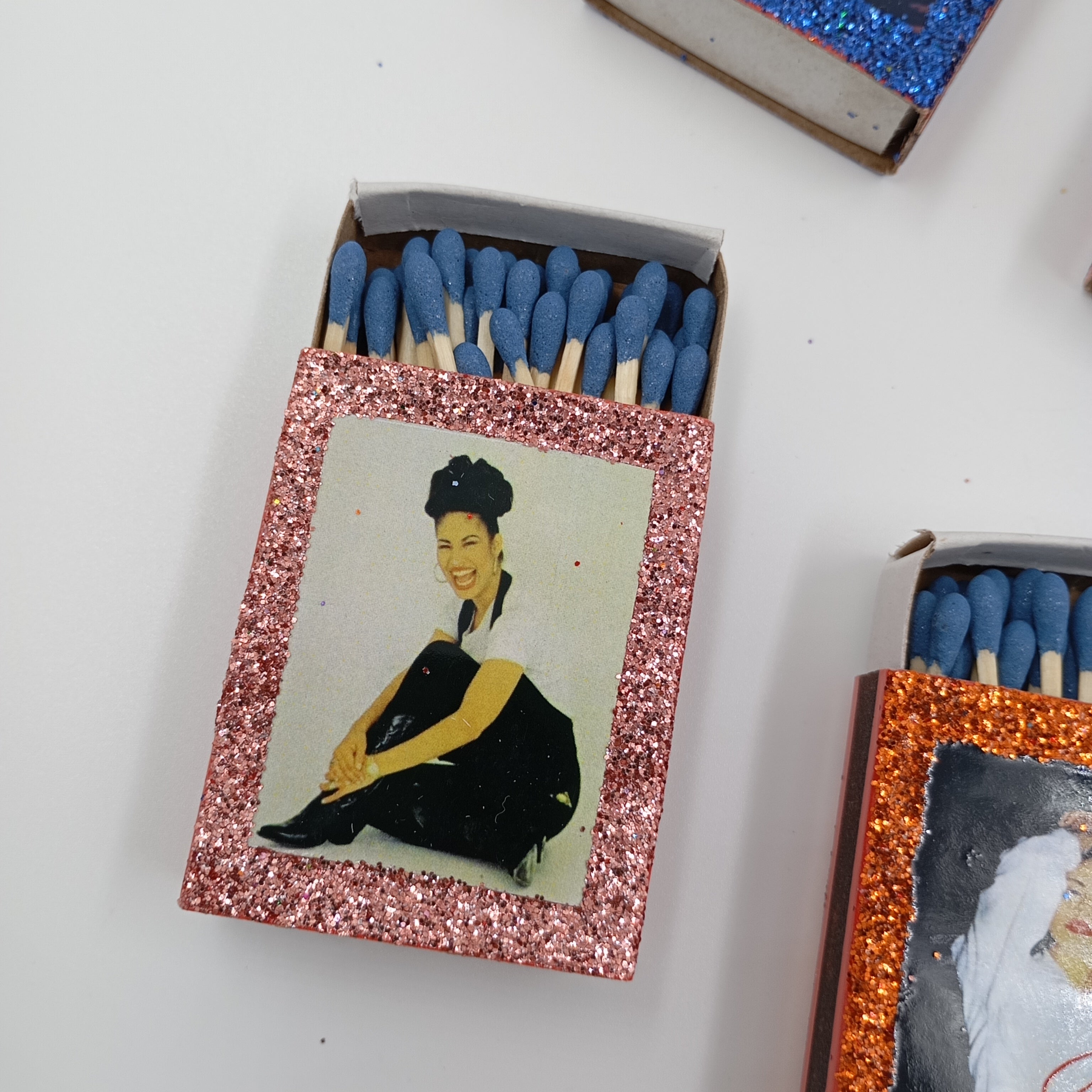 Cajita de cerillos – arte Kitsch mexicano con íconos pop