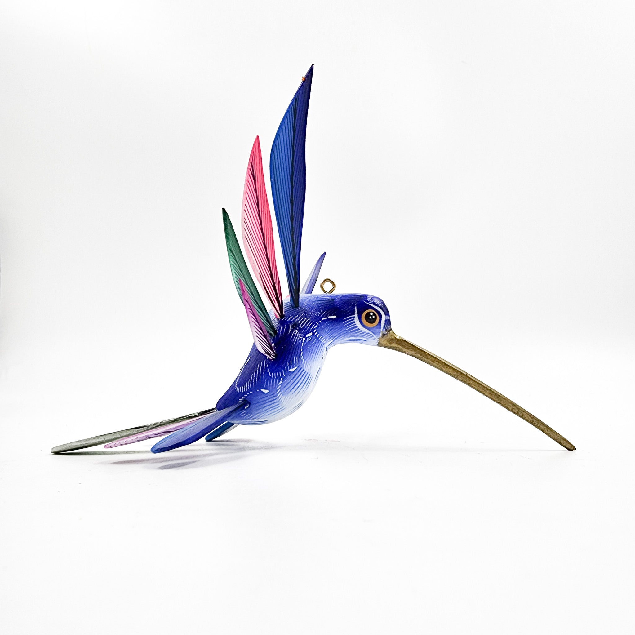 Colibrí azul en madera de copal