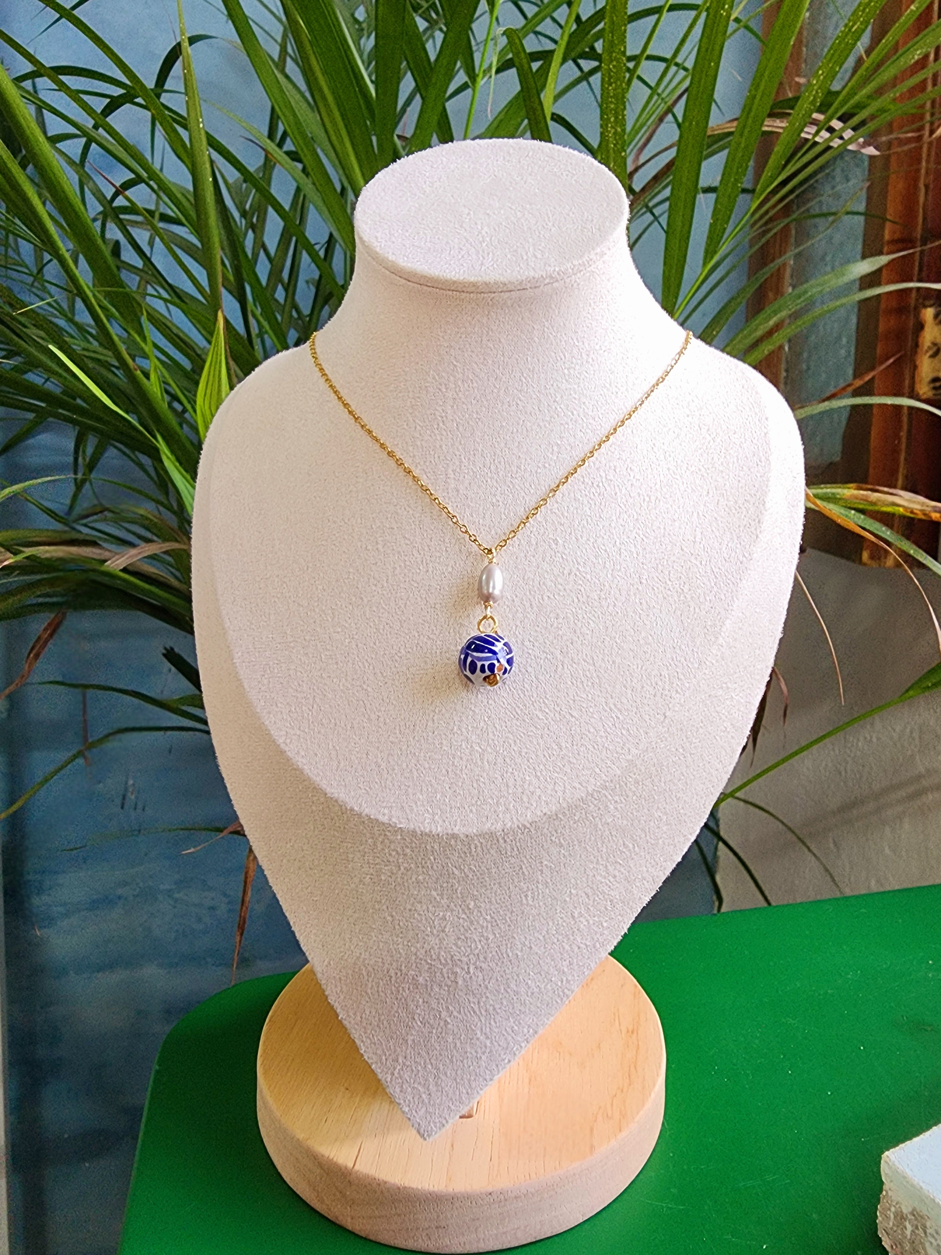 Collar Talavera y perla de río con cadena chapa de oro 14k
