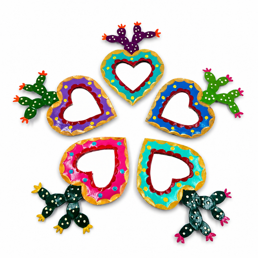 Corazón Milagrito con nopal y espejo de hojalata