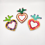 Corazón Milagrito con nopal y espejo de hojalata