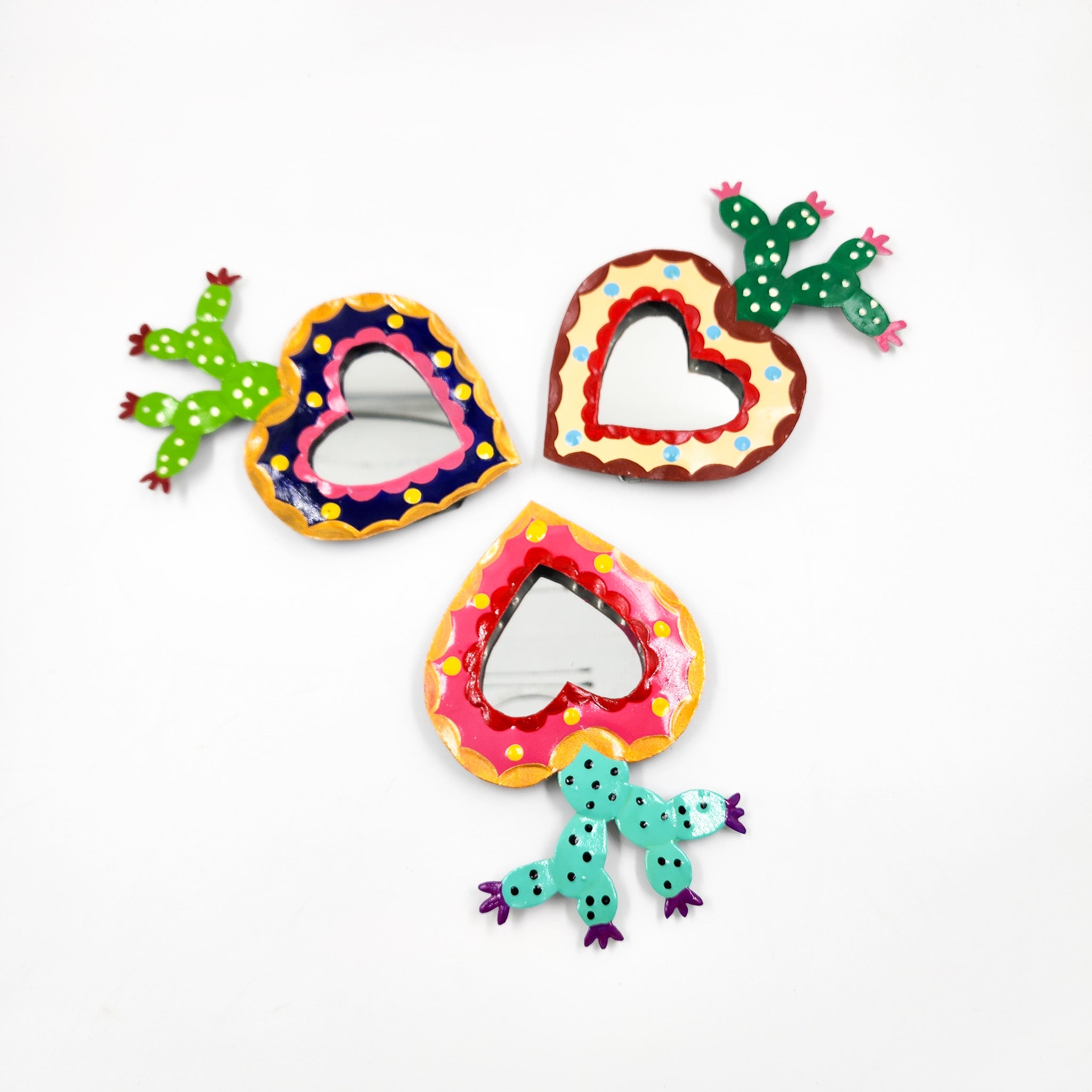 Corazón Milagrito con nopal y espejo de hojalata