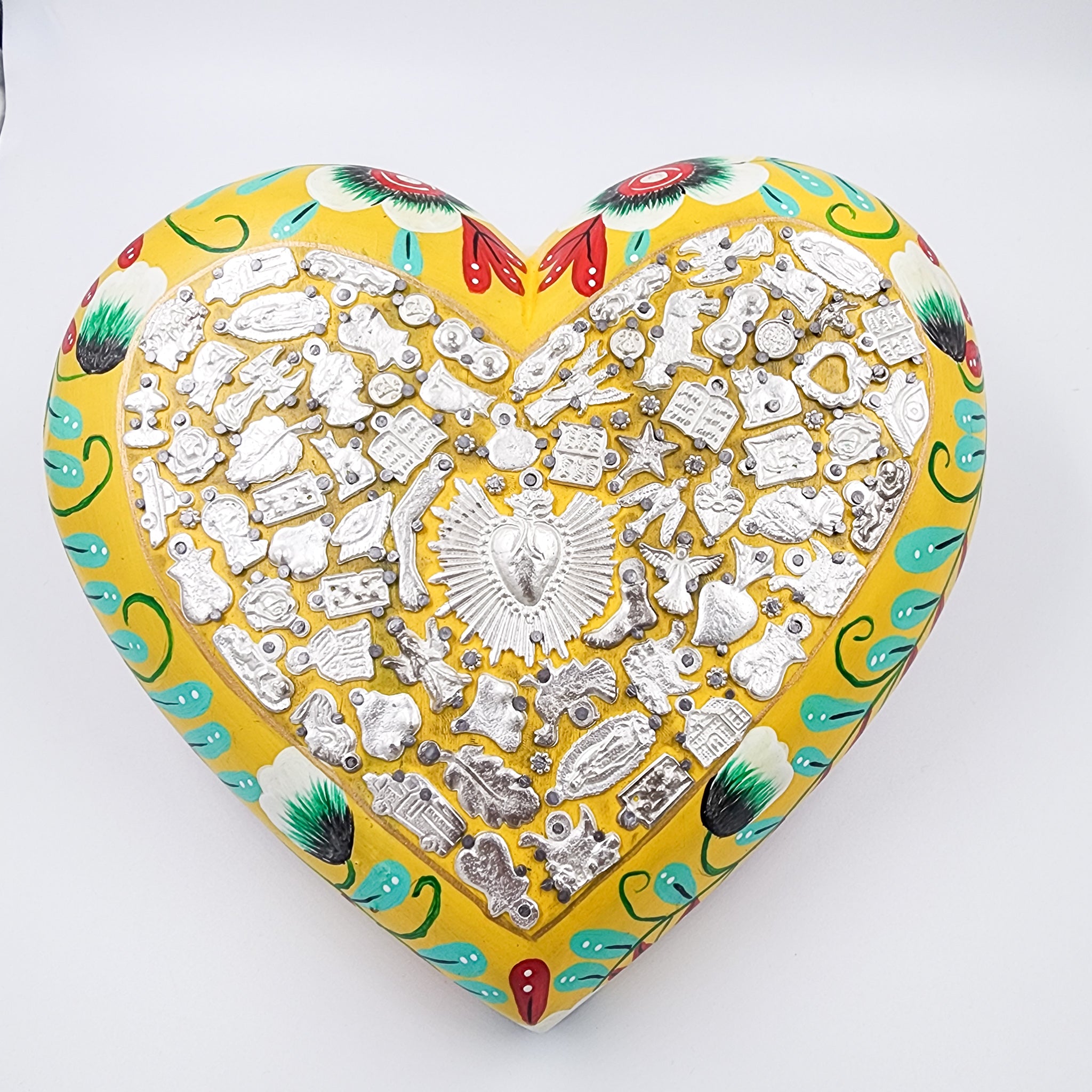 Corazón Grande con Milagritos y flores pintadas