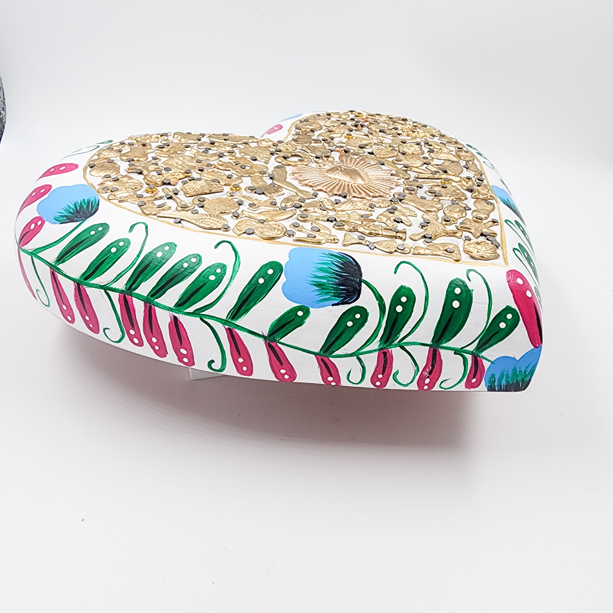 Corazón Grande con Milagritos y flores pintadas